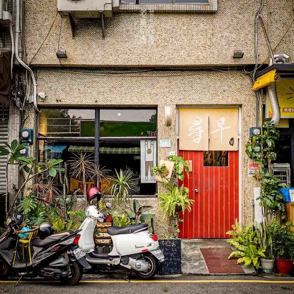 台南早午餐 五妃街尋早早餐 尋找一顆花生香的漢堡 會牽絲的帕里尼