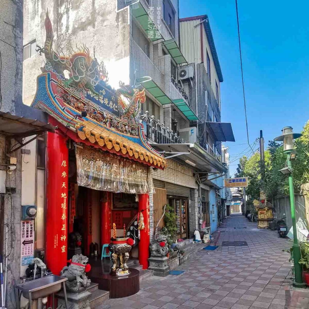 台南土地公 仁厚境福德祠 主祀福德正神 配祀中壇元帥 招財童子 進寶童子 台南土地公 仁厚境福德祠 主祀福德正神 配祀中壇元帥 招財童子 進寶童子